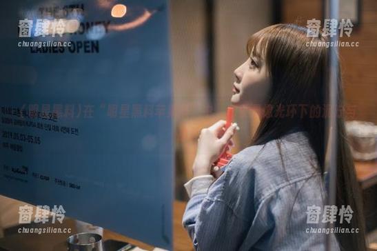 在“明星黑料苹果版”中，感受偶像光环下的泥泞与挣扎